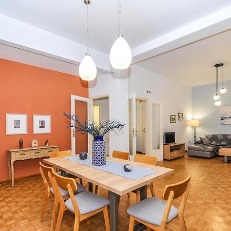 The Elegant. Spacious City Center Apartment. Iraklio Eksteriør billede